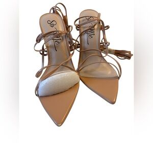 So Me Strappy Stiletto Nude Tan Heels Size 9